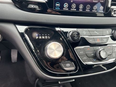 Used 2020 Chrysler Pacifica Touring-L image 22