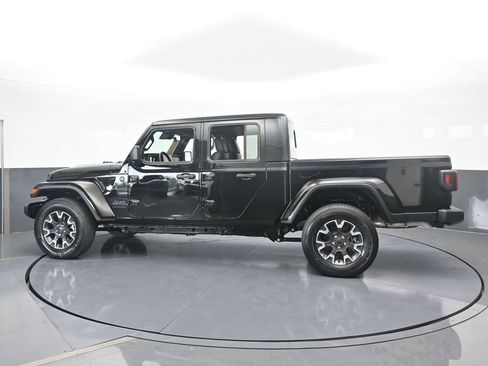 Used 2024 Jeep Gladiator Sport w/ Premium Package image 3