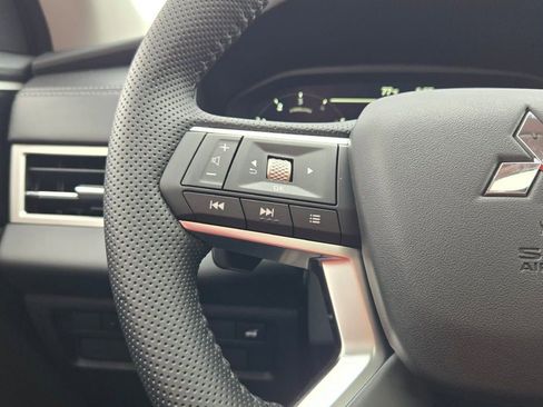 New 2025 Mitsubishi Outlander SE image 34