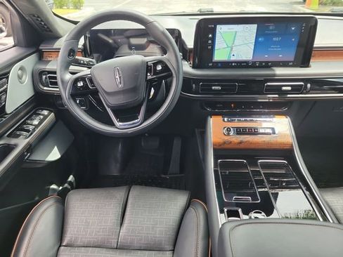 Used 2025 Lincoln Aviator Black Label AWD/4WD image 19
