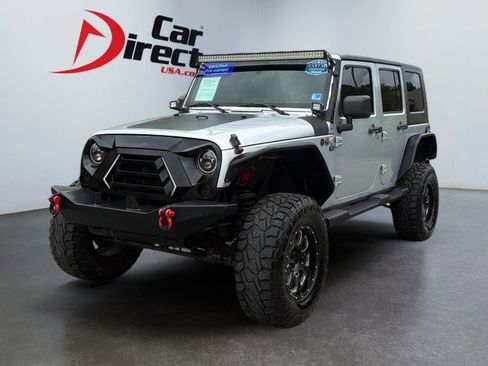 Used 2009 Jeep Wrangler Unlimited Sahara w/ Dual Top Group AWD/4WD image 3