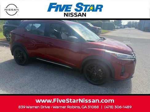 Used 2023 Nissan Kicks SR w/ SR Premium Package FWD image 5