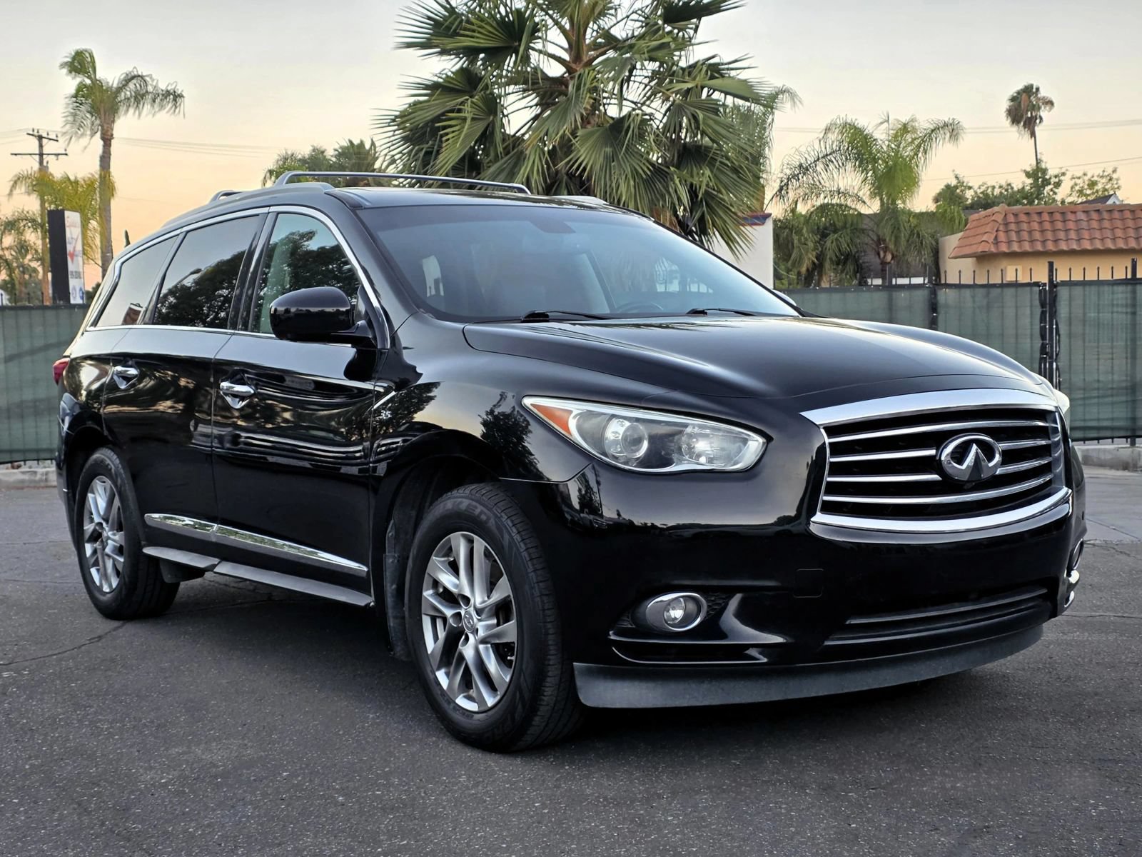 Used 2015 INFINITI QX60 FWD w/ Premium Plus Package image 2