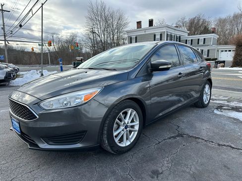Used 2015 Ford Focus SE image 3