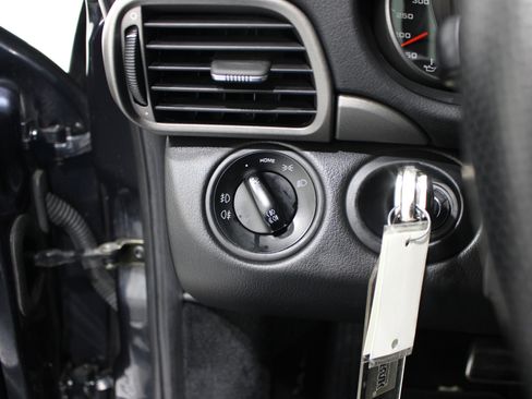 Used 2005 Porsche 911 Carrera image 10