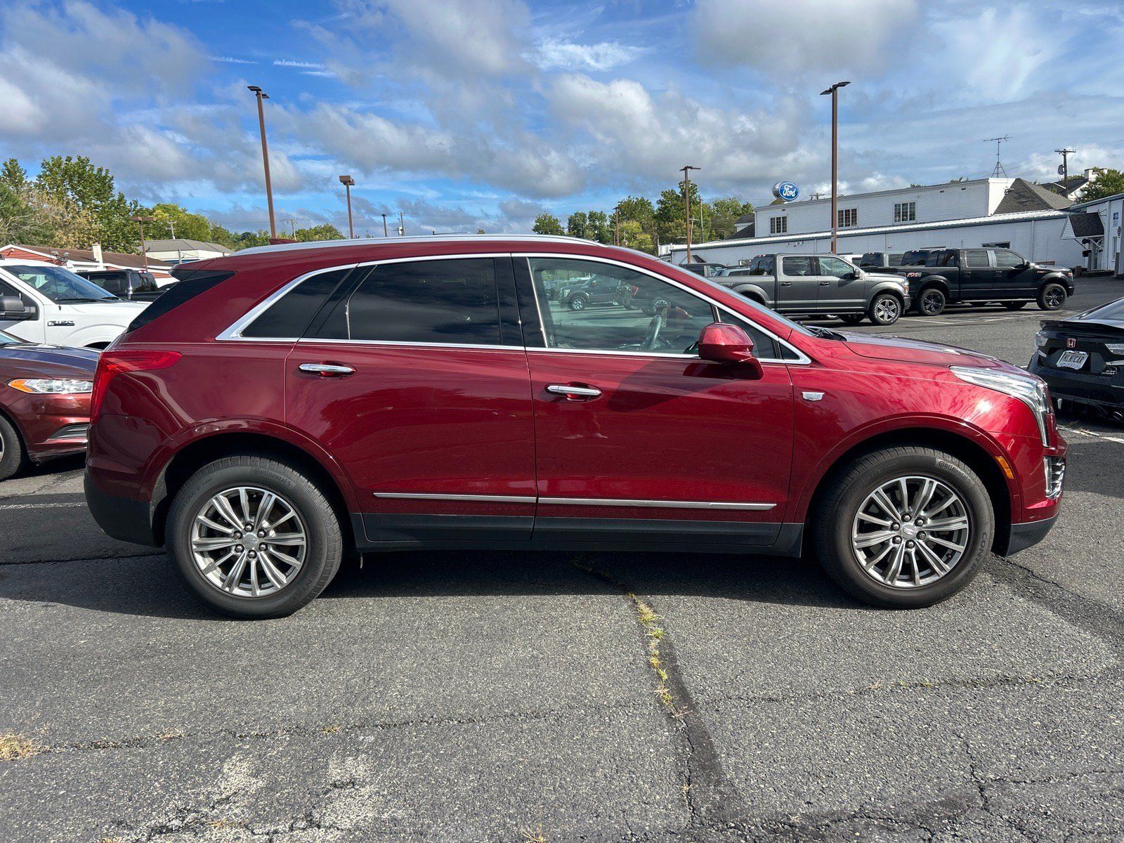 Used 2017 Cadillac XT5 Luxury w/ Driver Awareness Package AWD/4WD image 4