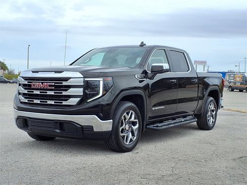 Used 2023 GMC Sierra 1500 SLE image 3