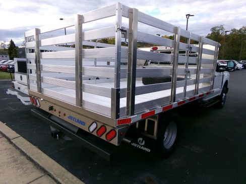 New 2025 Ford F350 XL w/ XL Chrome Package image 4