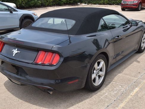 Used 2017 Ford Mustang Convertible RWD image 7