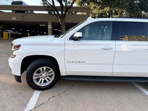 Used 2015 Chevrolet Suburban LT RWD image 4