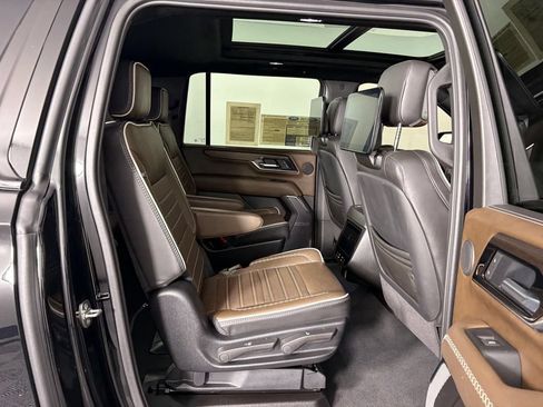 Used 2025 GMC Yukon XL Denali Ultimate AWD/4WD image 38