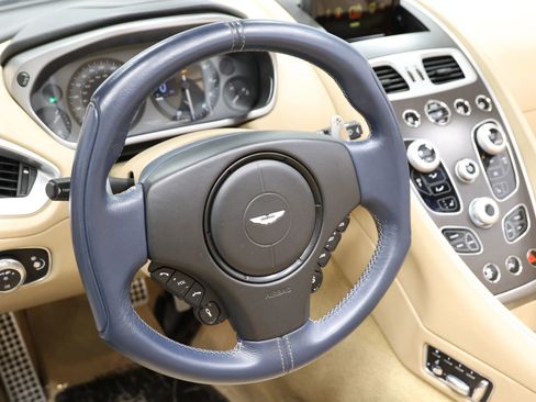 Used 2016 Aston Martin Vanquish Volante RWD image 22