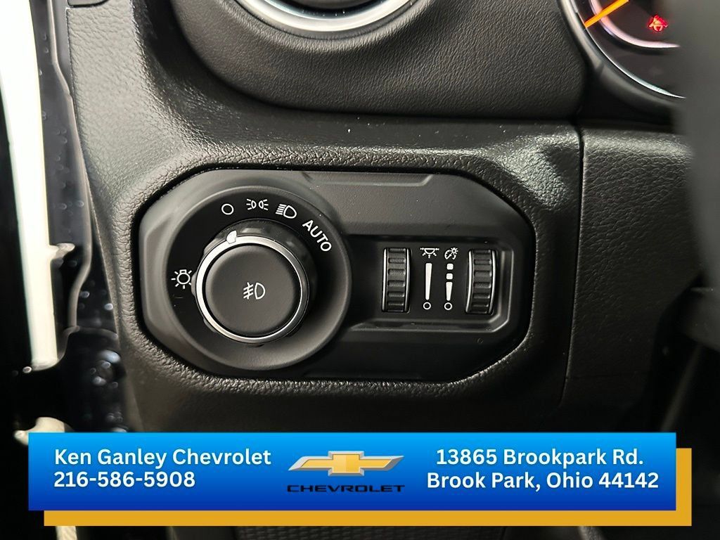 Used 2022 Jeep Wrangler Unlimited Sahara w/ LED Lighting Group AWD/4WD image 10