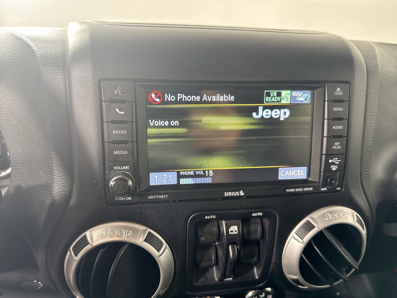 Used 2017 Jeep Wrangler Unlimited Sahara w/ Connectivity Group AWD/4WD image 15
