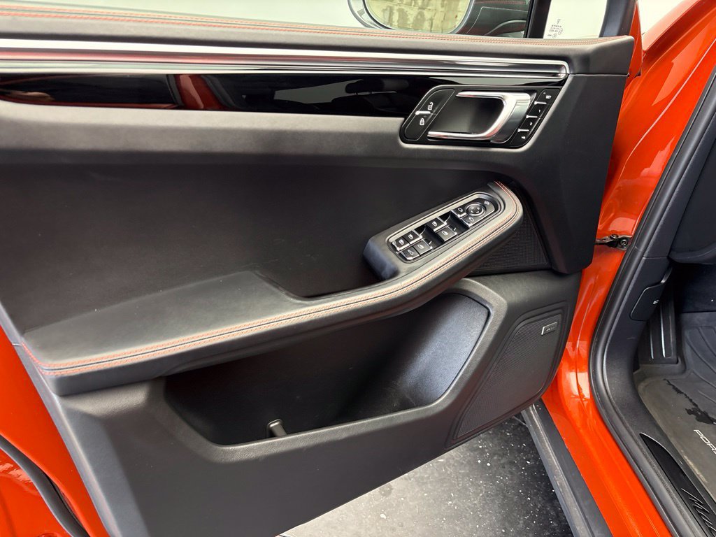 Certified 2023 Porsche Macan Turbo AWD/4WD image 4