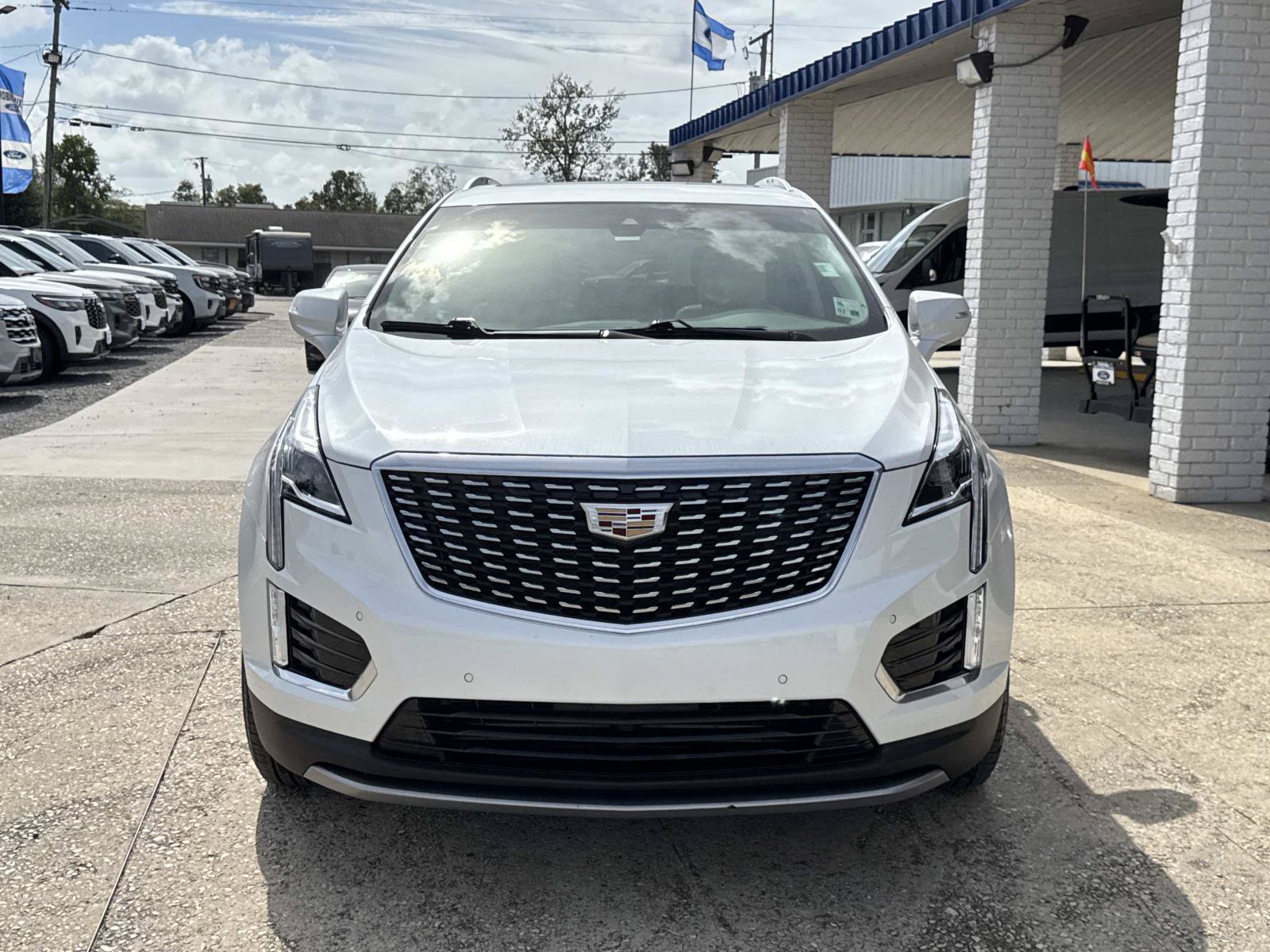 Used 2021 Cadillac XT5 Premium Luxury FWD image 2