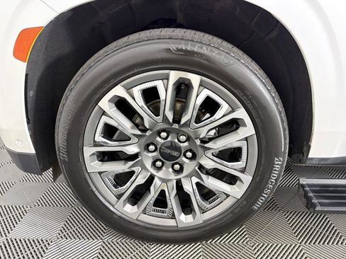 Used 2023 GMC Yukon XL Denali Ultimate AWD/4WD image 9