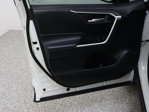 Used 2025 Toyota RAV4 XLE FWD image 12