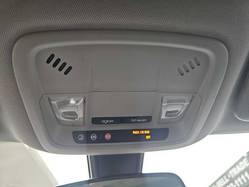 Used 2017 Chevrolet Malibu LT image 39