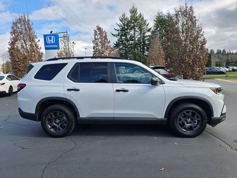 Certified 2023 Honda Pilot TrailSport image 16