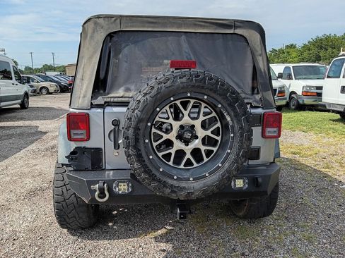Used 2014 Jeep Wrangler Unlimited Sport AWD/4WD image 6