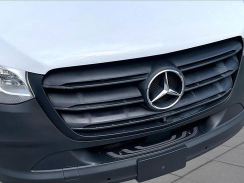 Used 2025 Mercedes-Benz Sprinter 2500 image 32