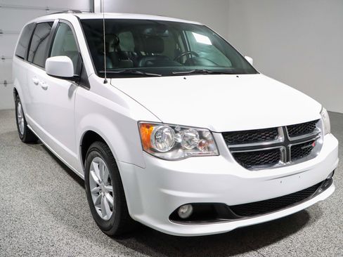 Used 2019 Dodge Grand Caravan SXT image 5
