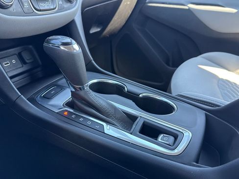 Used 2020 Chevrolet Equinox LS AWD/4WD image 24