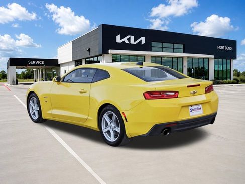 Used 2017 Chevrolet Camaro LT RWD image 7