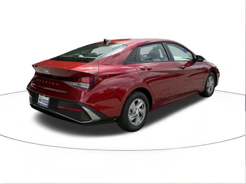 New 2026 Hyundai Elantra SE image 3