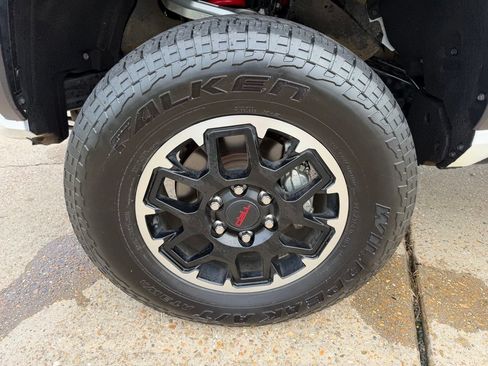 Used 2025 Toyota Tacoma TRD Off-Road AWD/4WD image 11