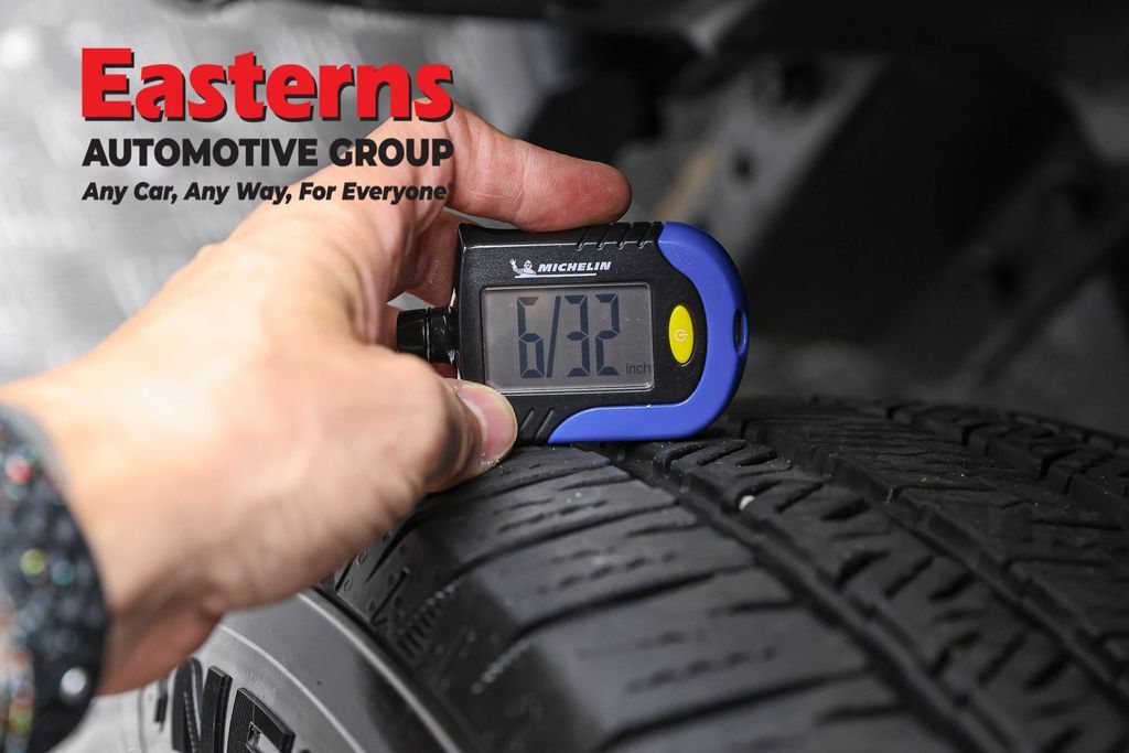 Used 2024 Jeep Wrangler Unlimited w/ Convenience Group AWD/4WD image 29