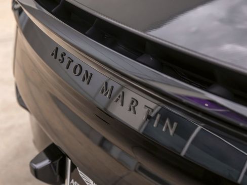 Used 2019 Aston Martin DBS Superleggera RWD image 11