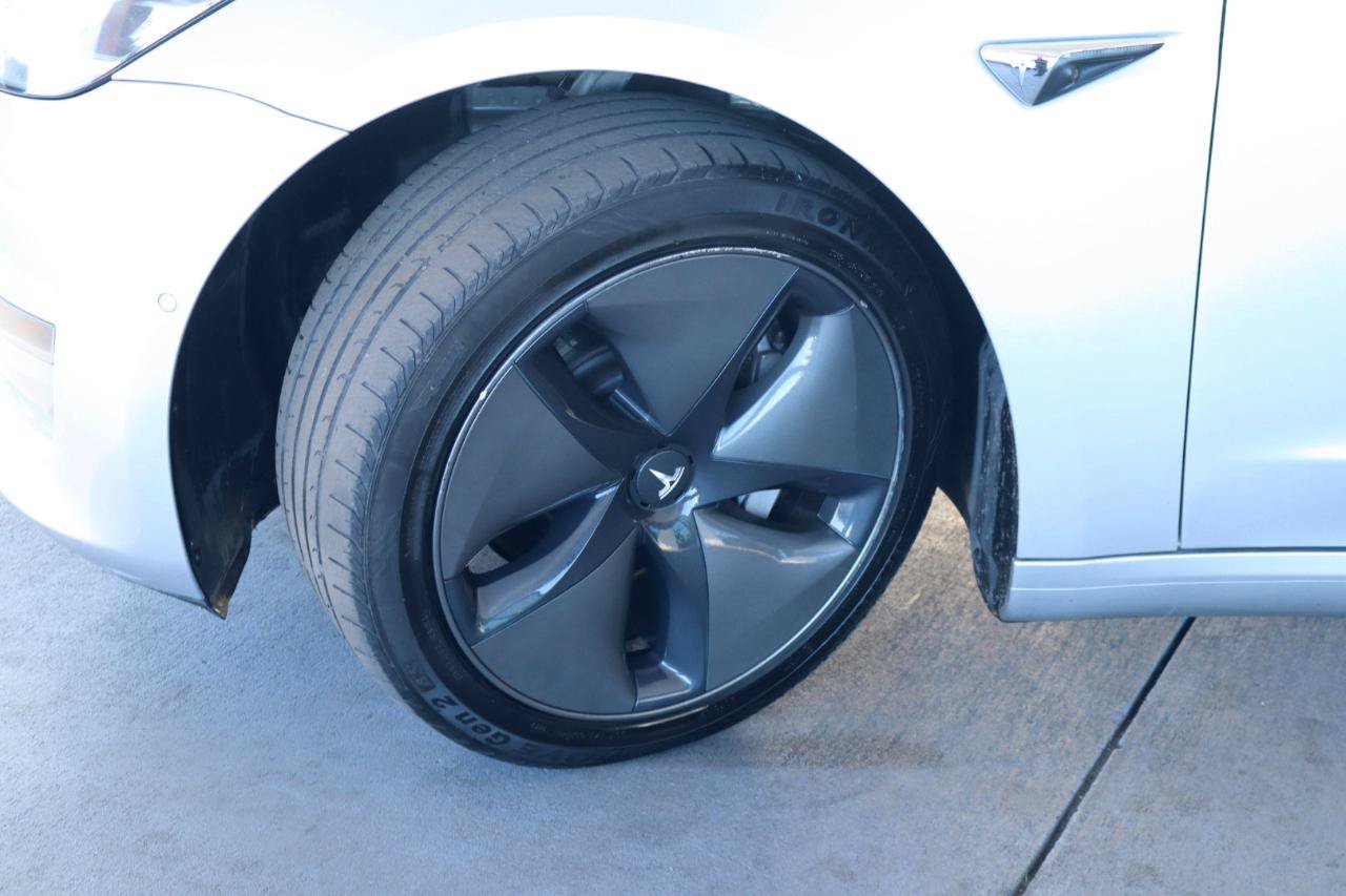 Used 2018 Tesla Model 3 Long Range RWD image 11