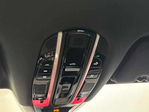 Certified 2023 Porsche Cayenne Platinum Edition AWD/4WD image 38