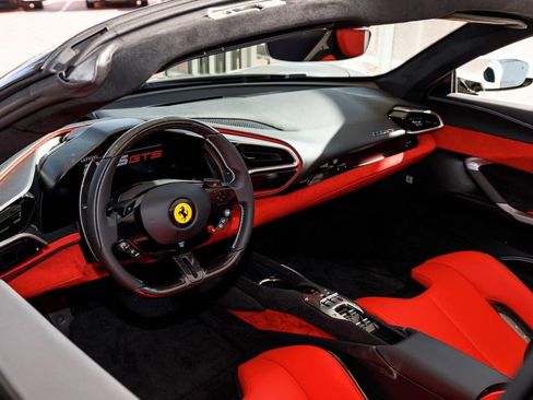 Used 2024 Ferrari 296 GTS RWD image 18
