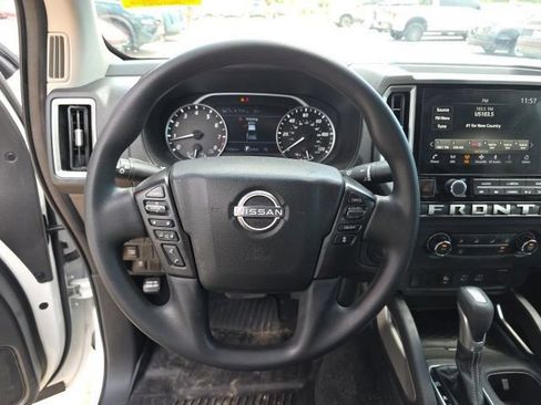 Used 2025 Nissan Frontier SV RWD image 16