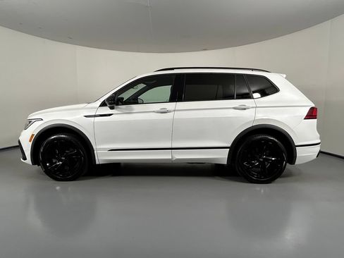Used 2024 Volkswagen Tiguan SE R-Line AWD/4WD image 4