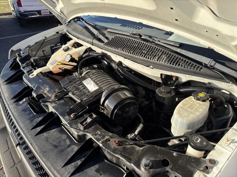 Used 2009 Chevrolet Express 2500 image 17