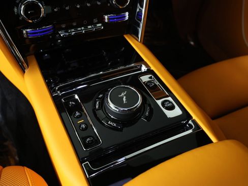 Certified 2025 Rolls-Royce Cullinan AWD/4WD image 18