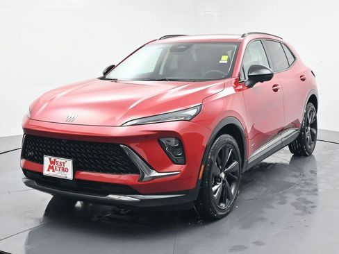 Used 2025 Buick Envision Sport Touring image 2