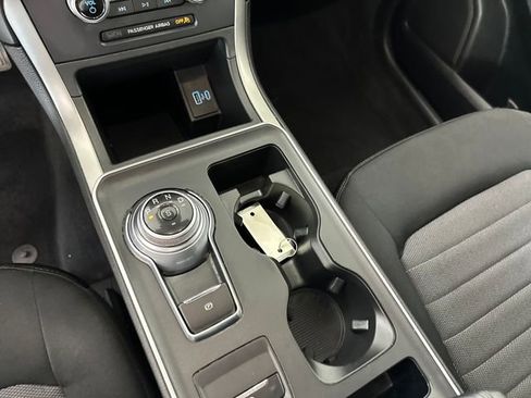 Used 2021 Ford Edge SE image 20