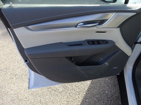 Certified 2024 Cadillac XT5 Premium Luxury w/ LPO, Floor Liner Package image 9