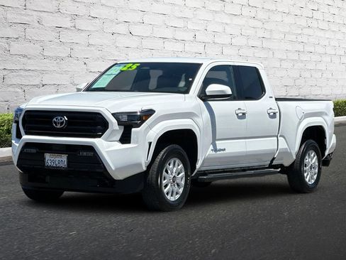 Used 2025 Toyota Tacoma SR5 AWD/4WD image 8