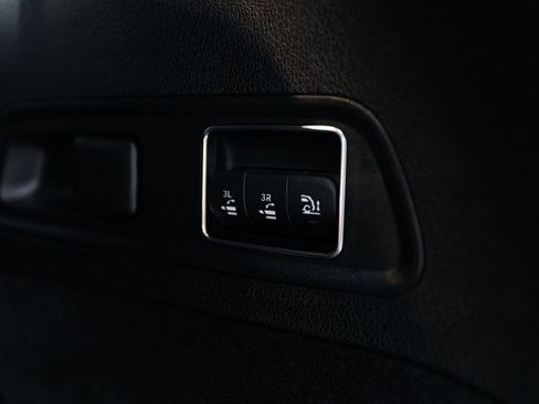 Used 2025 Mercedes-Benz GLS 63 AMG 4MATIC image 32