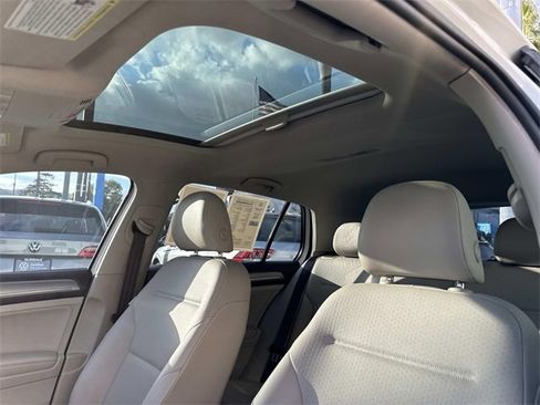 Used 2016 Volkswagen Golf SE w/ Lighting Package image 18