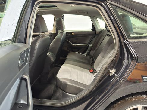 Used 2025 Volkswagen Jetta SE FWD image 10