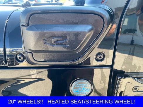 Used 2025 Jeep Wrangler Unlimited Sahara AWD/4WD image 7