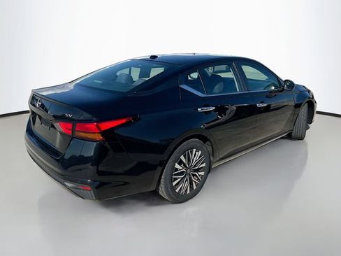 Used 2023 Nissan Altima 2.5 SV image 8