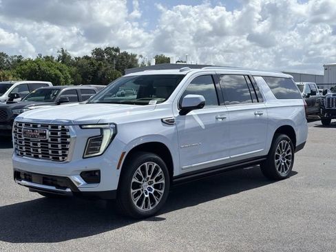 New 2026 GMC Yukon XL Denali w/ Denali Reserve Package AWD/4WD image 7